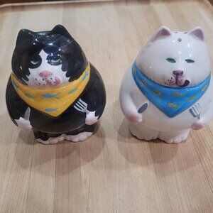 Clay Art Pair of Tuxedo Cat & White Cat Salt & Pepper Shakers Vintage 1992 EUC